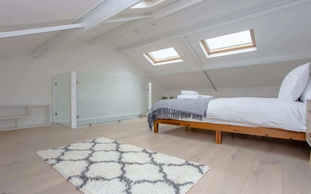 Spacious 3 Bedroom Apartment With Large Balcony