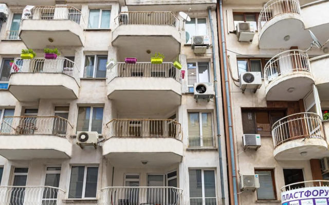 Centrally-located 1BD Apartment near Kapana