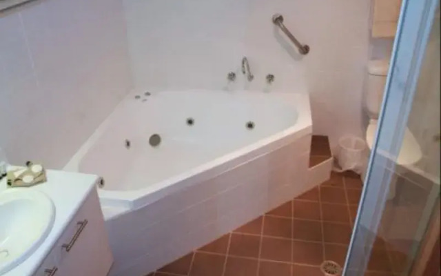 Amooran Serviced Apartments Motel