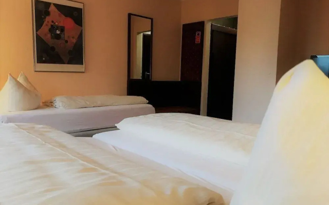 Senator Hotel