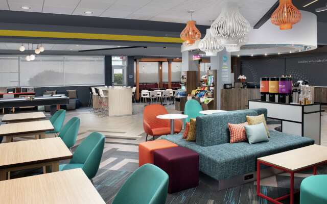 Tru by Hilton Louisville East