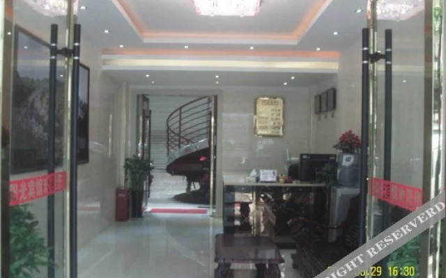 Zhenyuan Sunny Hotel