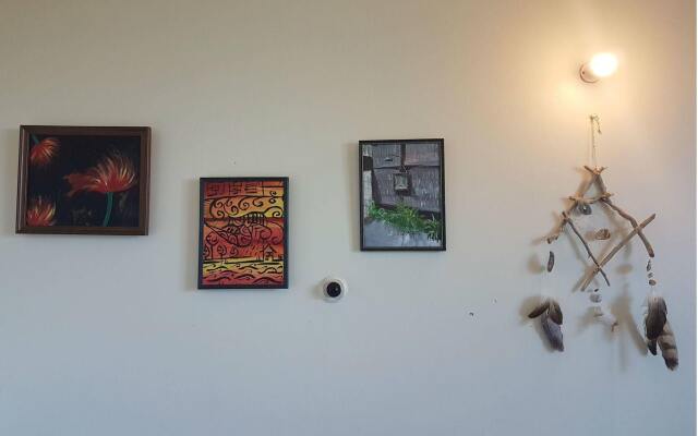 Chillawhile Backpackers Art Gallery