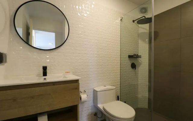 w Elegant 2BR With Balcony in San Isidro