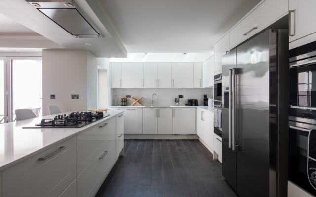 The Ascot Retreat - Spacious 3BDR Home with Parking & Garden