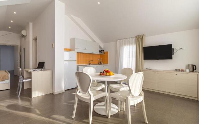 Aparthotel Grel Suite 208