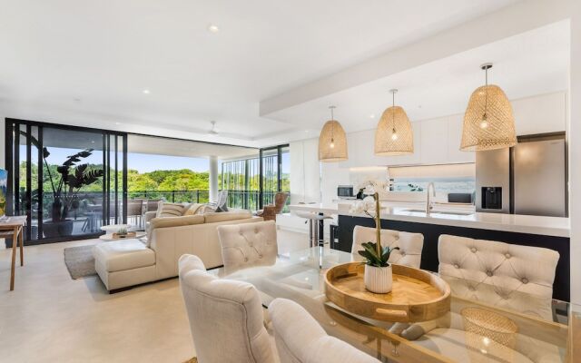 Seanna Bokarina Beach