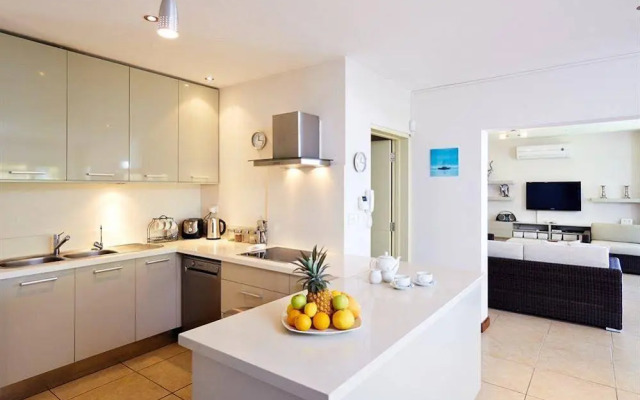 Bon Azur Elegant Suites & Penthouses by Lov