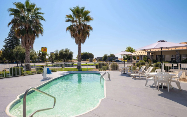 Super 8 by Wyndham Dunnigan