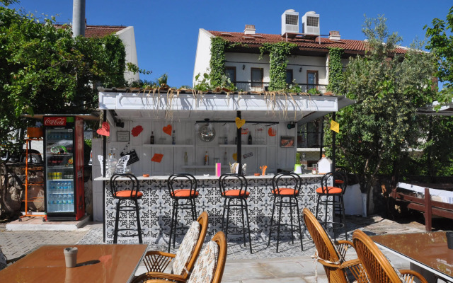 Mese Hotel & Apartments