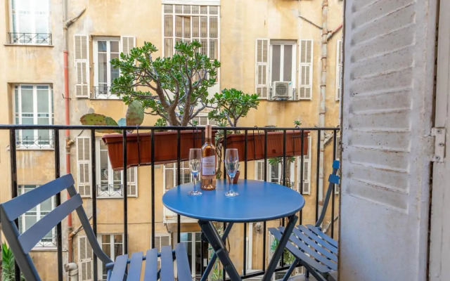 Nice Central Art Deco Flat 45 m²