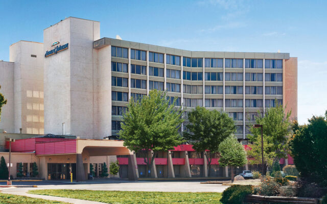 Howard Johnson Plaza Kansas City Hotel And Conference Center
