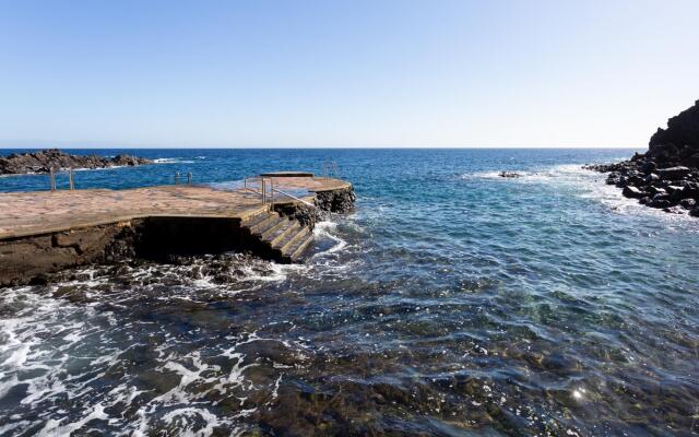 Home2Book Charming Sea Front House