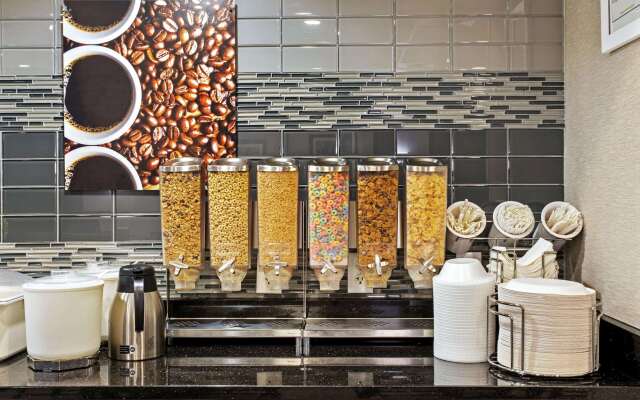 La Quinta Inn & Suites by Wyndham Boston-Andover