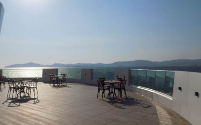 Marine Suites and Spa