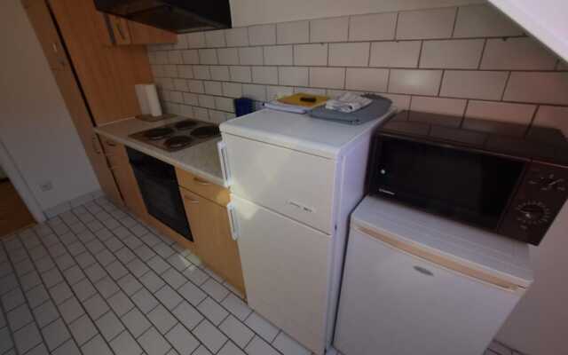 Tolstov-Hotels Generous 3 Room Apartment