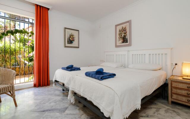 White Pearl Beach Elviria H1