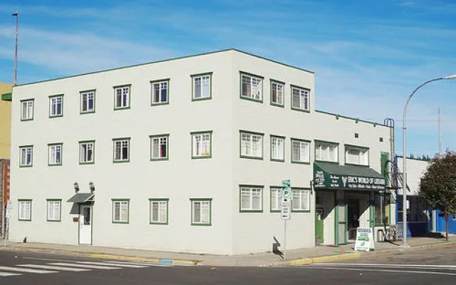 Manor Hostel B&B & Hotel