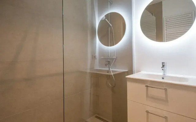 Apartment Overlooking the sea