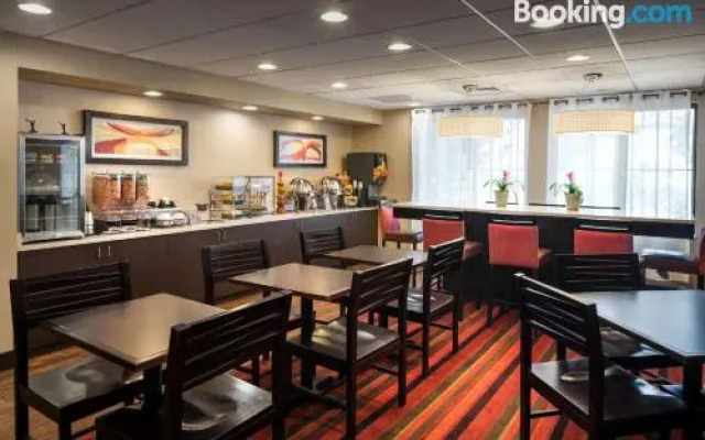Ramada Inn & Suites Denver International Airport