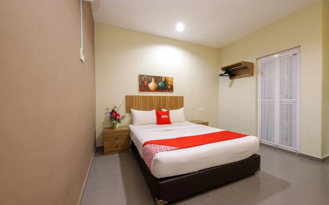 OYO 89839 Riaz Hotel