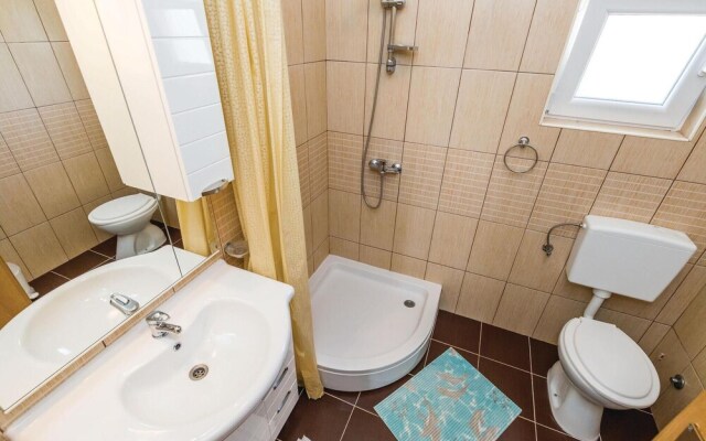 Stunning Apartment in Lukovo Sugarje With 2 Bedrooms