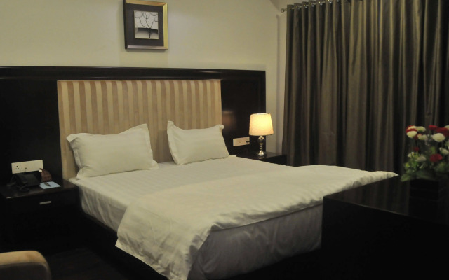 OYO 4938 Hotel Dev Aadi