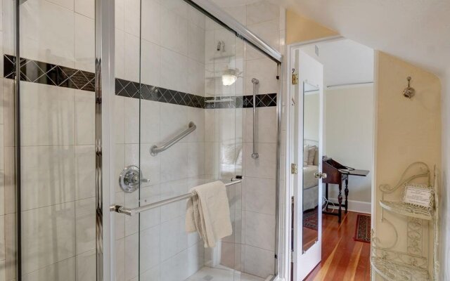 Hillcrest House Bed & Breakfast