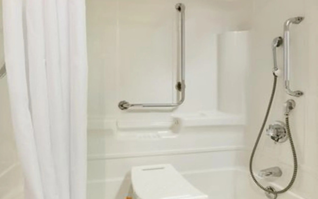 Days Inn by Wyndham Toronto East Beaches