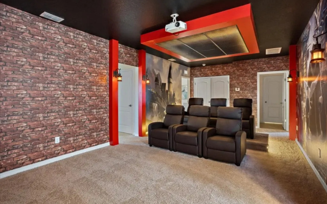 6 Bedroom/ 6 Bathroom Solterra (7623 OL), Davenport, US