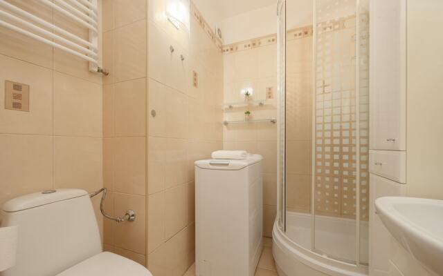 Apartment With Balcony for 2 by Renters
