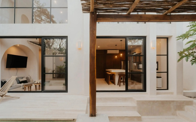 Villa Torana 4br/8pp Private Pool Rooftop Security