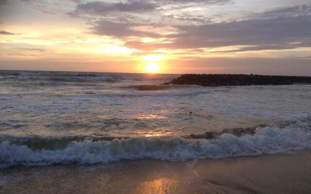Negombo Blue Villa Hotel