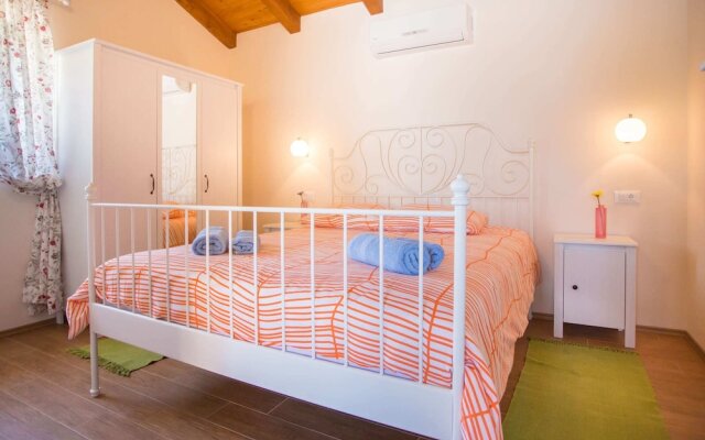 Roofed Villa in Istria With Private Pool