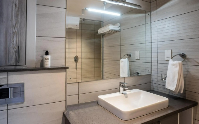 Yaya Hotel and Apartments