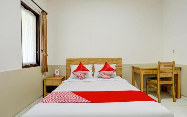 OYO Flagship 90754 Alamanda Guesthouse