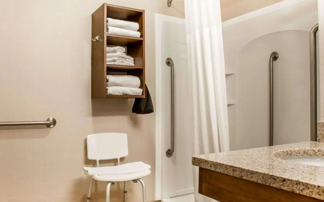 Comfort Inn & Suites Sturbridge - Brimfield