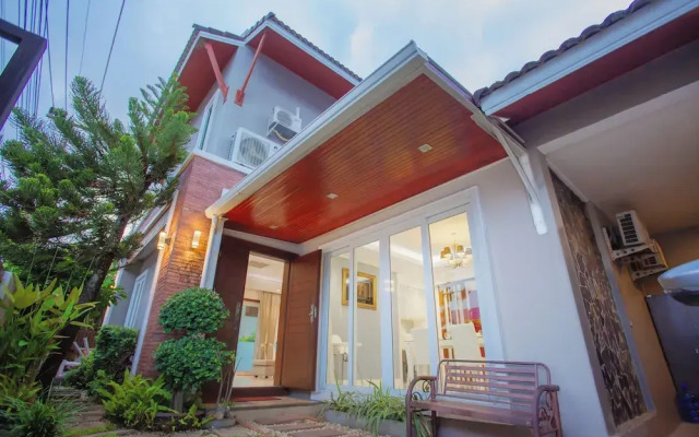 Nee Pool Villa