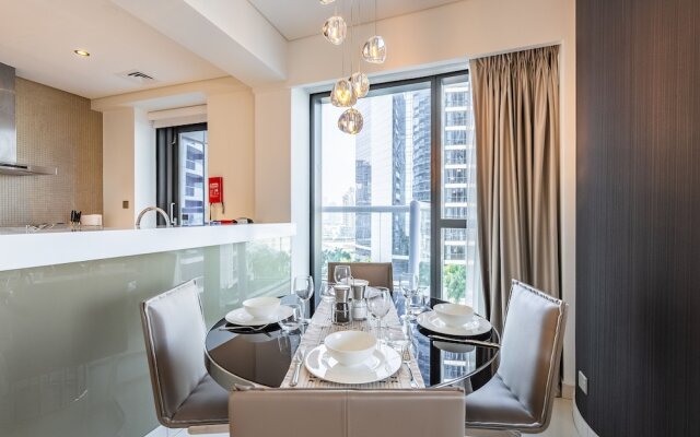 Midtown Gem, Luxurious Apartment With Balcony