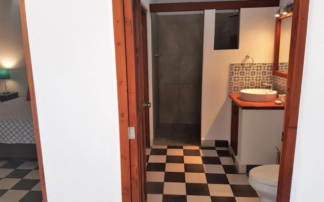 Lovely new-build colonial house with plunge pool