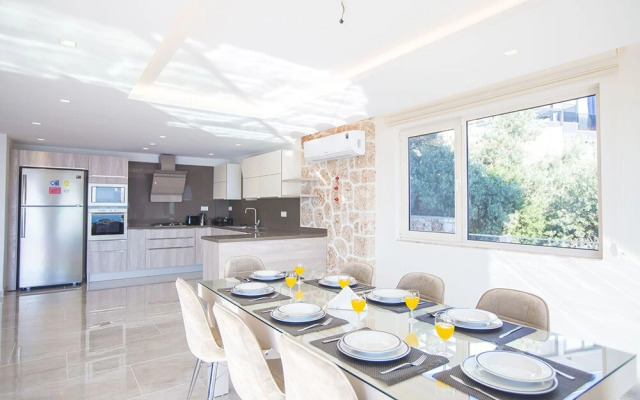 Villa Lamer by Akdenizvillam