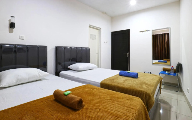 Saloka Guest House by ZUZU