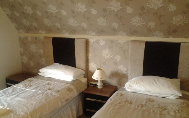 Nomi Rooms & Restaurant