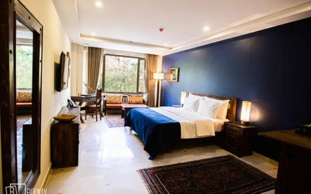 Roomy Signature Hotel