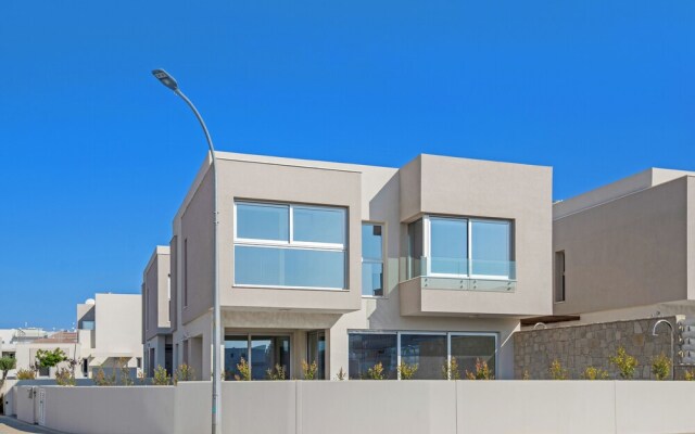 Sanders Mythical Blue - Chic 4 bdr Villa With Pool