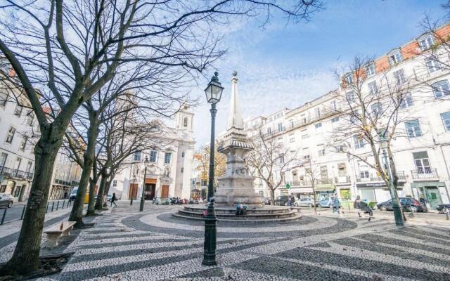 Spacious and Bright Apartment in Cais Sodre