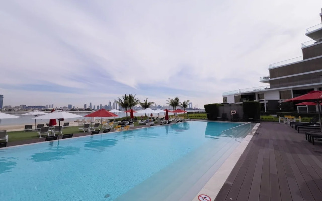 Palm Perfection 3BR with Private Beach