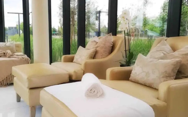 Courtyard Hotel Waterfall City