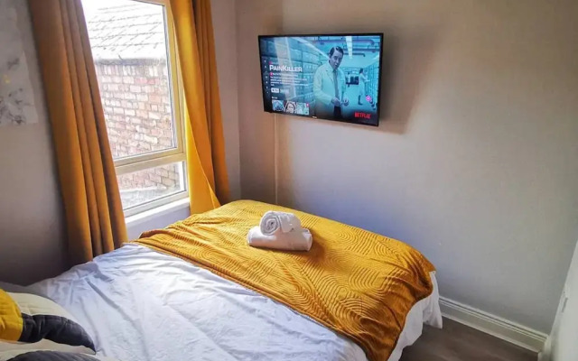 2BR Cozy Duplex in Belfast