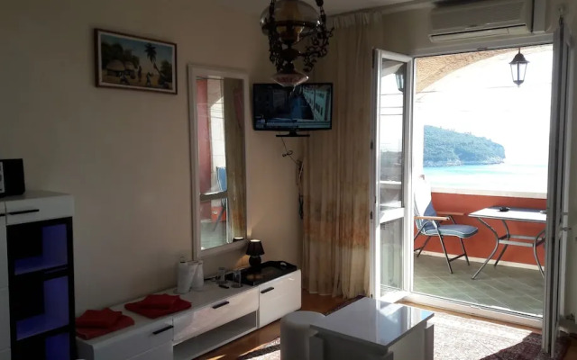 Rooms-House With Garden